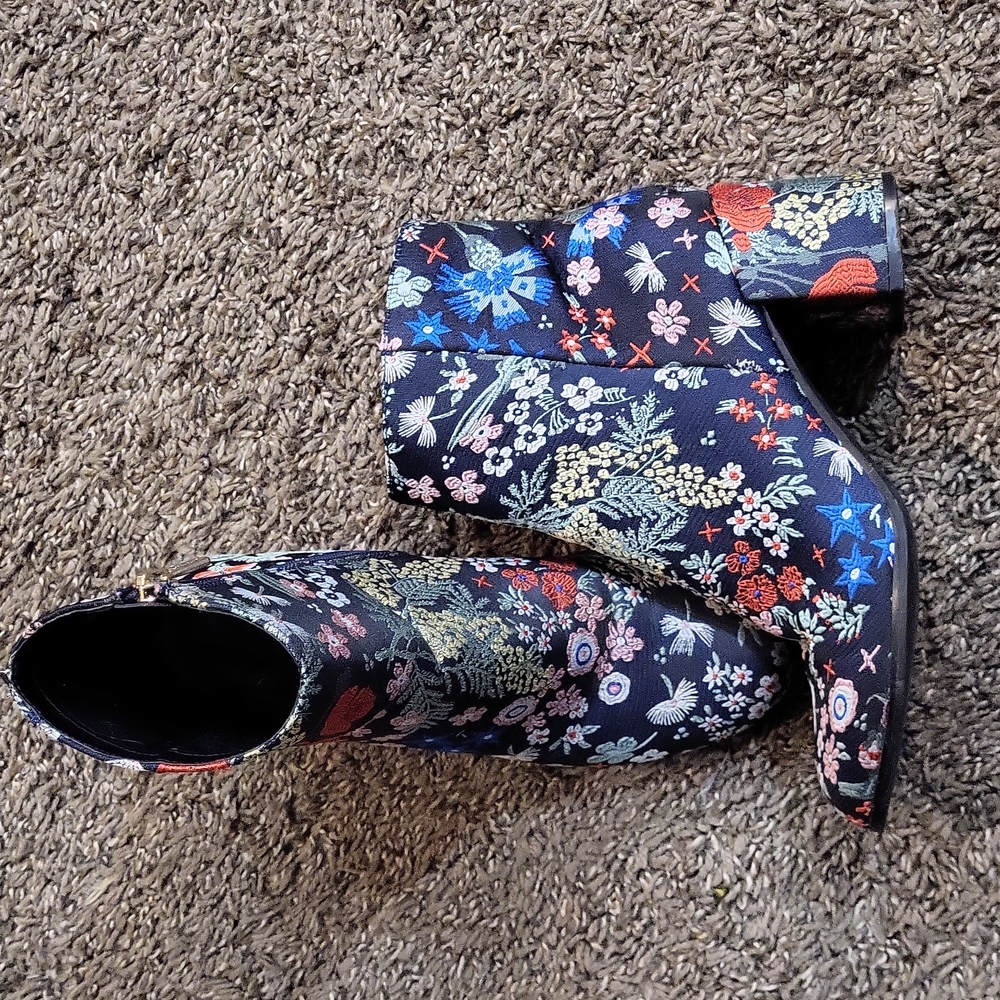 Indigo rd embroidered ankle bootie 7.5